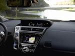 Toyota Prius v 2015 года